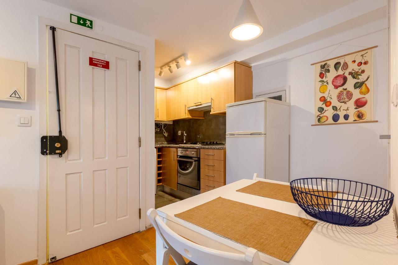 Contemporary Apartment In Chiado 3 リスボン エクステリア 写真