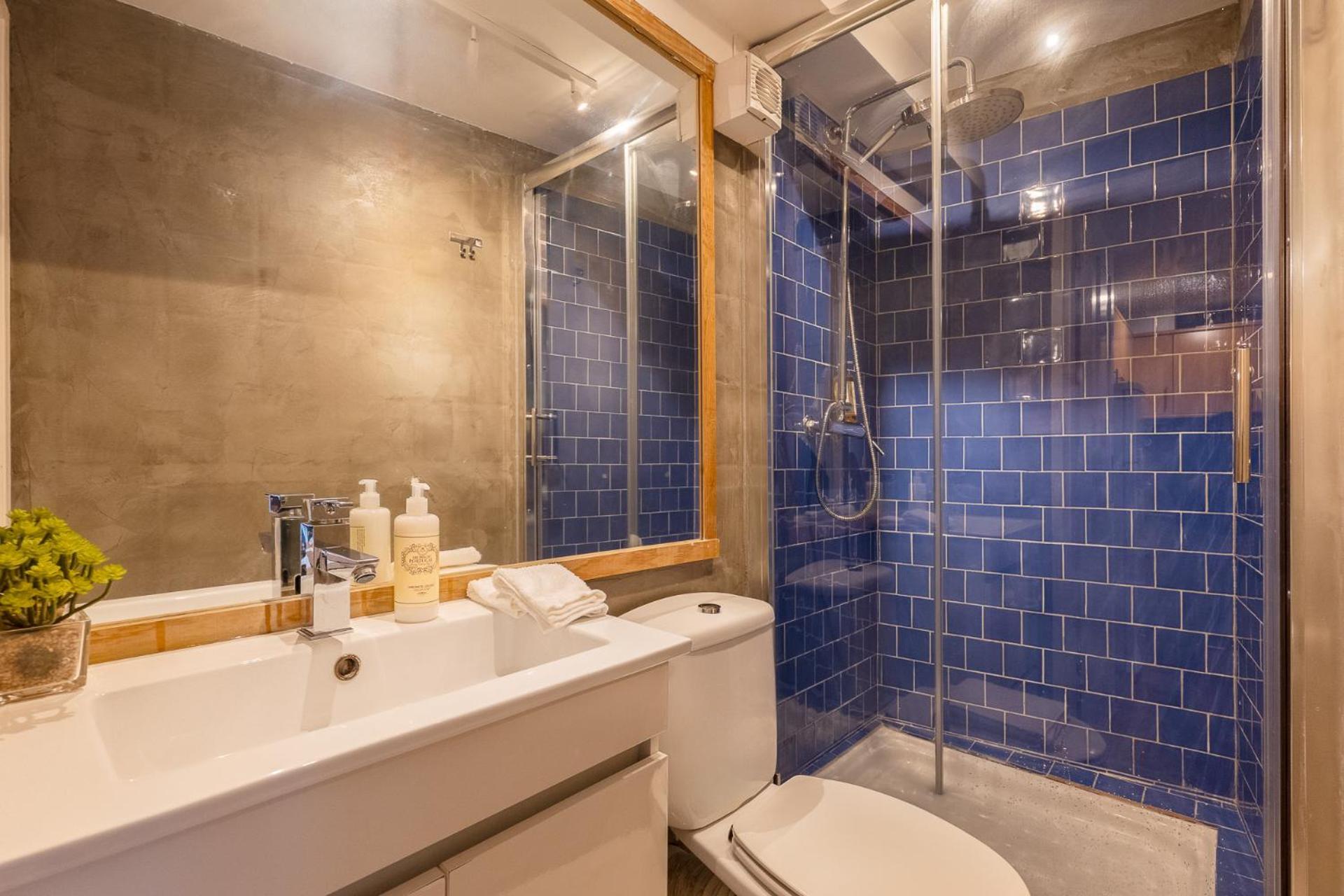 Contemporary Apartment In Chiado 3 リスボン エクステリア 写真